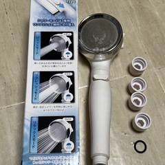 🉐WBLLGG シャワーヘッド 節水 手元止水 きらり シャワーモード3種類 水量調節 手元ストップ 🉐の画像