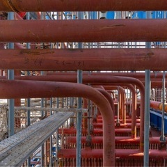 🌟【作業スタッフ募集】未経験OK！三重県のプラント工事のお仕事🌟  はじめまして！ 紋阪総業です😊  業務拡大のため、 プラント工事スタッフを募集します！の画像