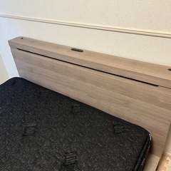 ダブルベッド　フレーム付き　の画像