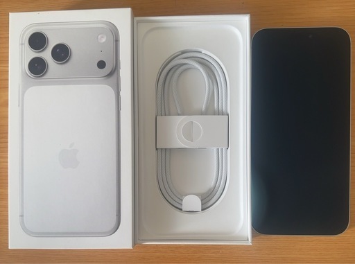 【超美品】 iPhone17Pro Max 250GB ホワイト    最大容量 100%、専用ケース付き