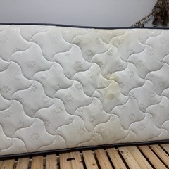 ベッドフレーム+マットレスの画像