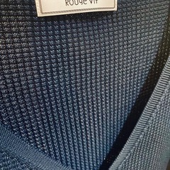 Rouge vif（ルージュ・ヴィフ）／アバハウス 上品な紺色のVネックセーターの画像