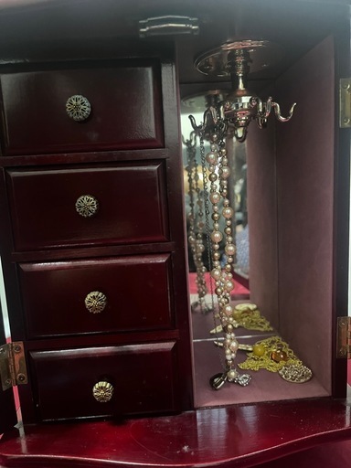 遺品整理ジュエリーボックス中身ありご自宅まで配達します (なめこ