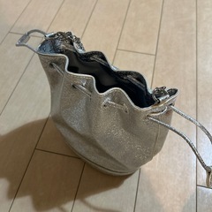 シルバー　巾着　ショルダーの画像