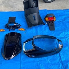 部品取り 3kj ジョグ2台まとめて　外装部品おまけの画像