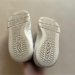 adidas ホワイト ベルト付きスニーカー　17センチの画像