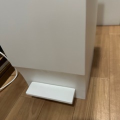 【美品】ニトリのペダル式ゴミ箱の画像