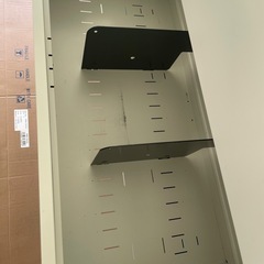 【中古】鍵付き3段キャビネット(傷・汚れあり)の画像