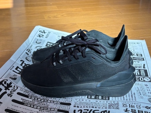adidas スニーカー