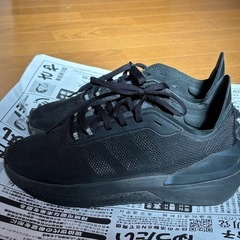 adidas スニーカーの画像