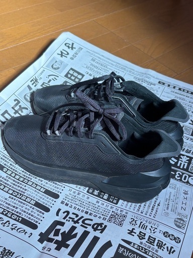 adidas スニーカー