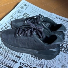 adidas スニーカーの画像