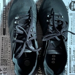 adidas スニーカーの画像