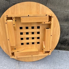 木製円形テ-ブル、丸型テ-ブル，折り畳みテ-ブル、の画像