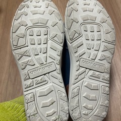 立ったまま履けるスニーカーの画像