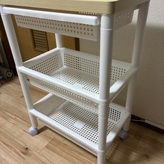 キャスター付きラックの画像