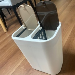 ゴミ箱の画像