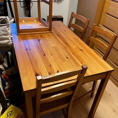 IKEA　ダイニングテーブル、イス４脚の画像