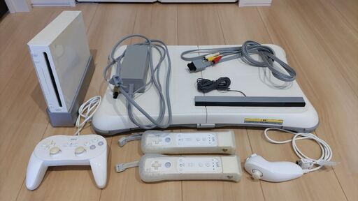【ソフト付き】ゲーム機 任天堂 Wii + バランスWiiボード