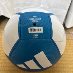 adidasサッカーボール4号の画像