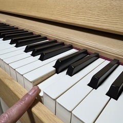 人気の新品、2021年製のRolandローランド&カリモク 電子ピアノ、KIYOLAきよら、KF-10 の画像