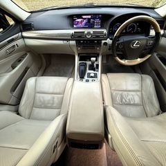 極美⭐︎車検9年6月⭐︎レクサスLS600h⭐︎モデリスタエアロ！純正12.3㌅ナビ フルセグTV Bluetooth 希少シルバーウッド&白革シート BSM⭐︎車検も長くすぐ乗れます！不具合なしの画像