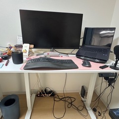 パソコンデスクの画像