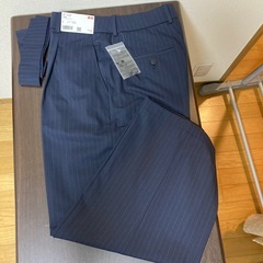 ユニクロ・レディースパンツ3点・タグ付き未使用・無料の画像