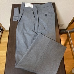 ユニクロ・レディースパンツ3点・タグ付き未使用・無料の画像