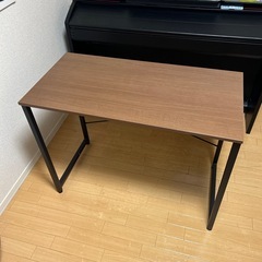 パソコンデスクの画像