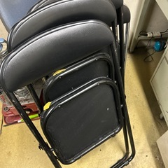 パイプ椅子4脚の画像