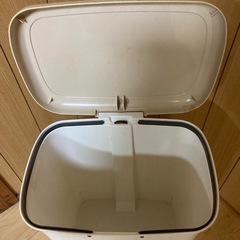 ゴミ箱の画像
