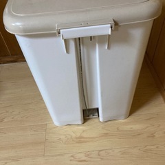 ゴミ箱の画像