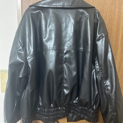 女の子　レザージャケットの画像