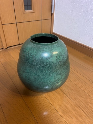 花瓶（高岡銅器の銅製花瓶）