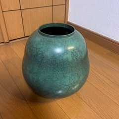 花瓶（高岡銅器の銅製花瓶）の画像