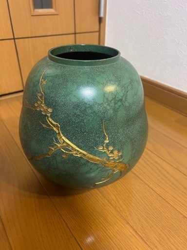 花瓶（高岡銅器の銅製花瓶）
