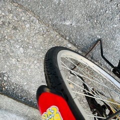 『ＳＡＬＥ　３０％』　ママチャリ　２６インチ　6変速　カゴ　自動ライト　付き　赤　配達可能の画像