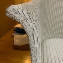 （譲渡者決定）ロイドーム風 白い肘掛け椅子　お部屋のアクセントにの画像