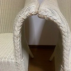 （譲渡者決定）ロイドーム風 白い肘掛け椅子　お部屋のアクセントにの画像