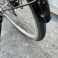 『ＳＡＬＥ　３０％』　ママチャリ　２７インチ　6変速　ライト　カゴ　付き　白　配達可能の画像