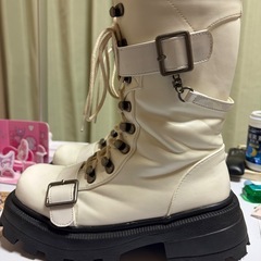 ホワイト　厚底ショットカートブーツ　地雷系の画像