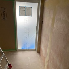 内装やります！壁や床の施工の画像