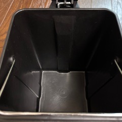 【金属製ゴミ箱】使用感あり／動作確認済み／価格交渉可の画像