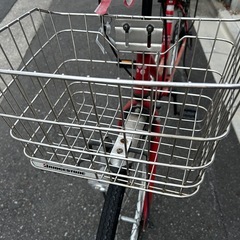 【赤色】BRIDGESTONE製頑丈なカゴ付き、26インチ自転車の画像