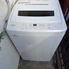 机、棚、洗濯機、冷蔵庫、電子レンジ、ベッド、マットレス、炊飯器、椅子の画像