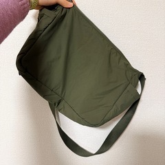 ユニクロ多機能ショルダーバッグの画像