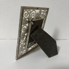 お花のデザインが可愛い写真立ての画像