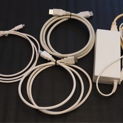 27型4Kモニターとモニターアームの画像