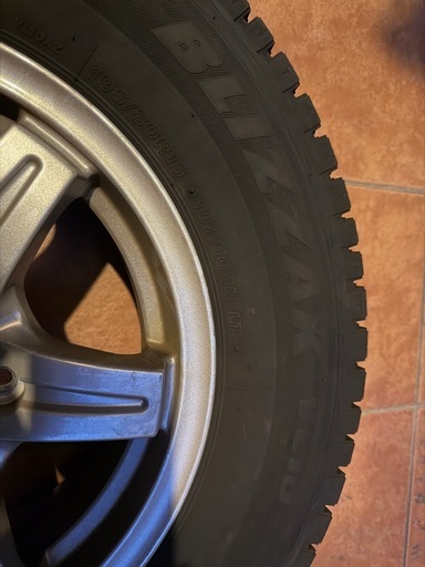 ハイエース　ホイールタイヤセットBLIZZAK  VL10